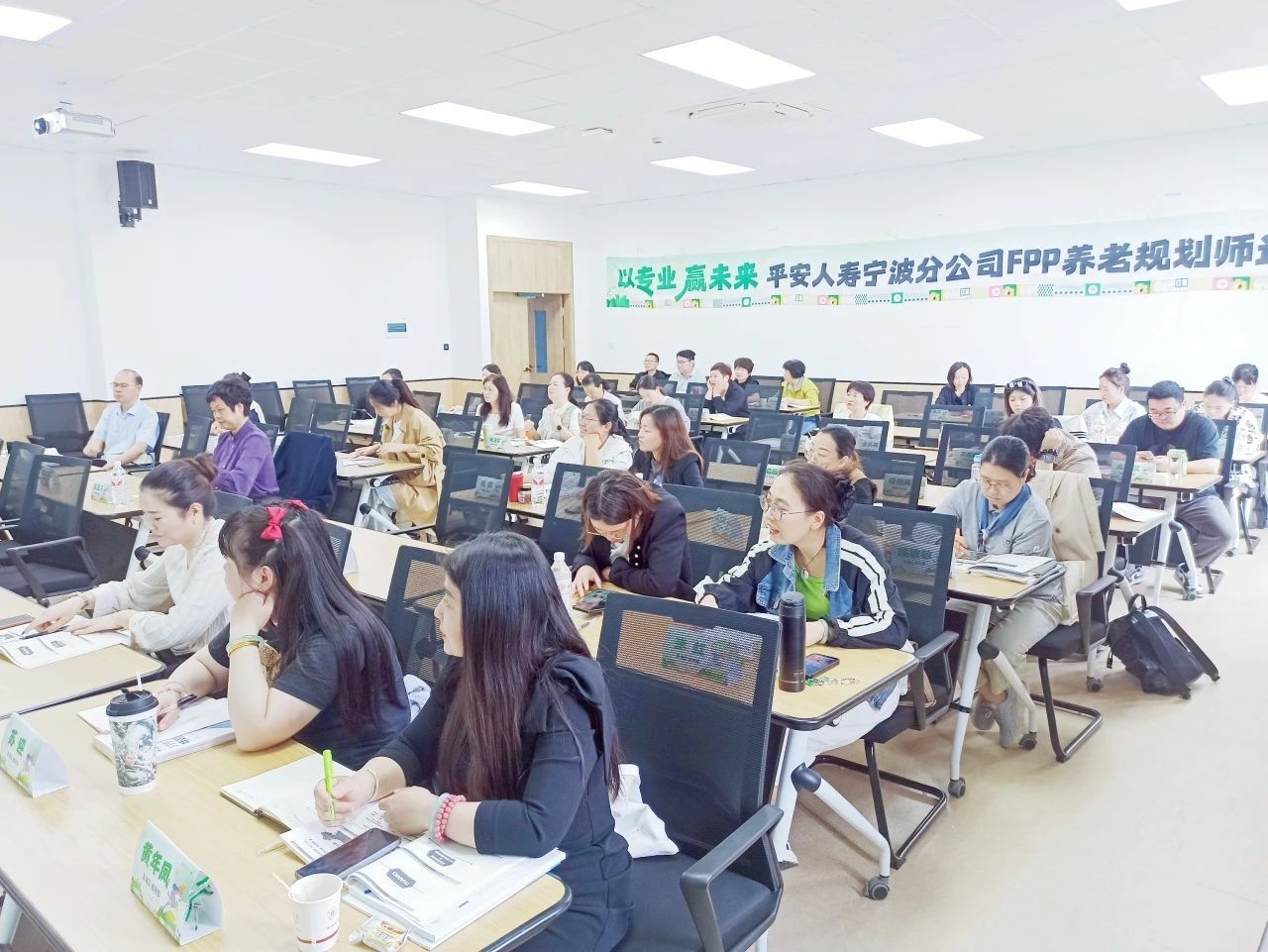 養(yǎng)老規(guī)劃師圖片