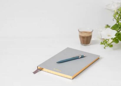 她像是一個被重新點燃的小火炬，斗志昂揚又信心滿滿。