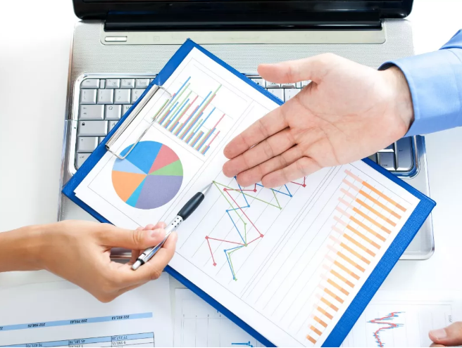 使用非評(píng)判性肢體語(yǔ)言來(lái)保持和建立親密關(guān)系