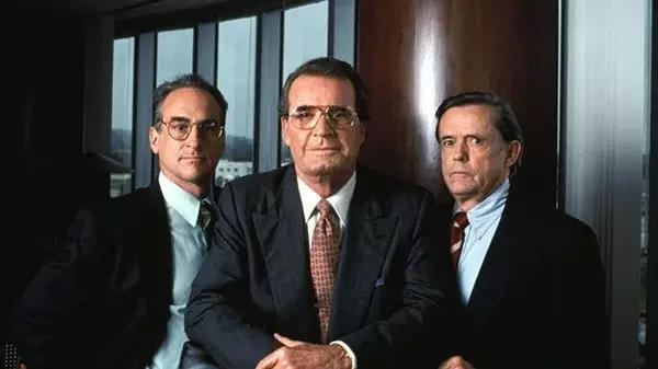 《門口的野蠻人》(Barbarians At The Gate)(1993)