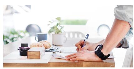 最近我正在備考CFA，整個(gè)人都是疲累狀態(tài)，但是還是很開心。因?yàn)槟且荒赍e(cuò)過的遺憾，現(xiàn)在彌補(bǔ)。