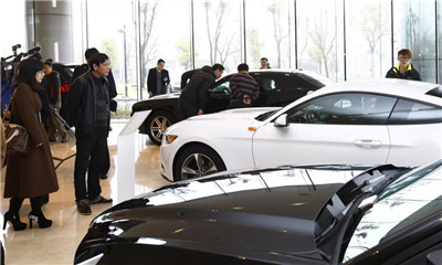 奔馳女車主質(zhì)疑的金融服務(wù)費(fèi)