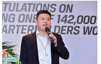 第二位是CFA持證人，袁偉亮