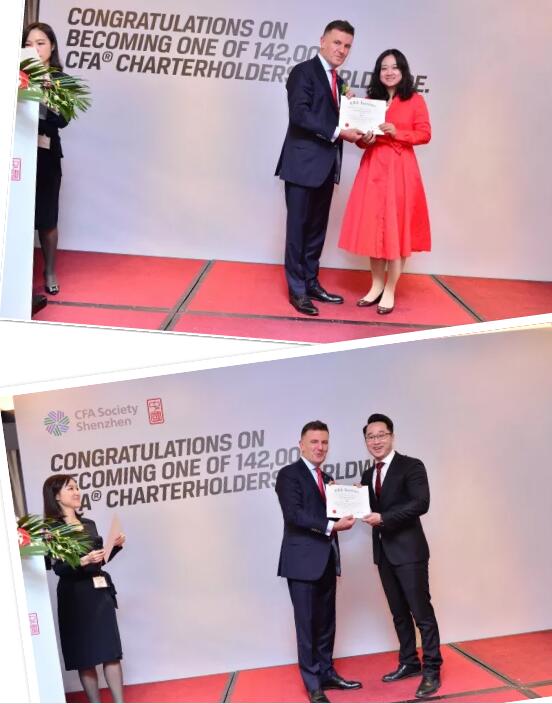 CFA協(xié)會亞太區(qū)董事總經(jīng)理Nick Pollard先生為近百位新晉持證人頒發(fā)CFA證書，并一起合影留念
