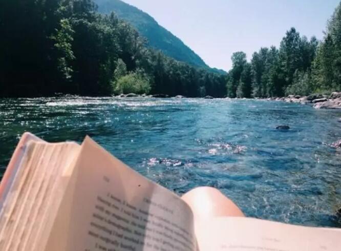 盧米埃也在積極探索放映電影之外的其他內(nèi)容，比如歌劇、音樂會(huì)、芭蕾舞和體育比賽等等。