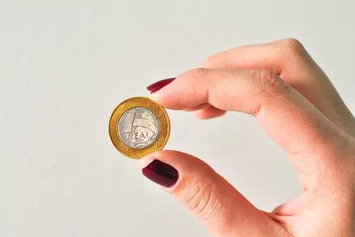 由于LIBOR影響世界幾十萬億美元規(guī)模的市場交易，2008年以后有越來越多新聞傳出LIBOR受到人為操縱