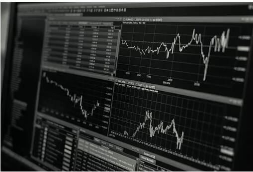 風(fēng)險(xiǎn)中性假設(shè)適用于所有衍生品定價(jià)和估值。