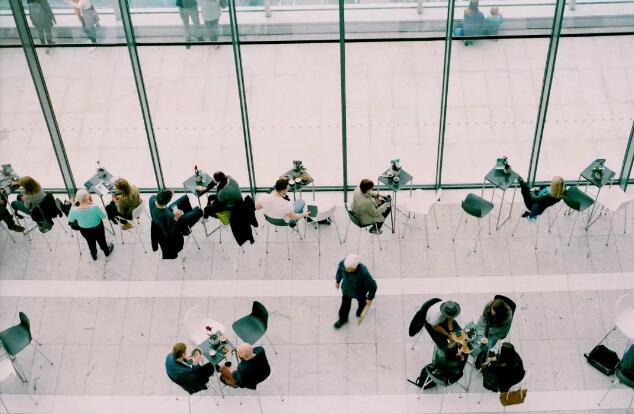 下樓后項目B的analyst根據(jù)MD的反饋改好了LBO，發(fā)給了客戶B