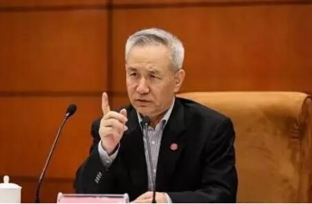 中共中央政治局委員、國務(wù)院副總理劉鶴就當前經(jīng)濟金融熱點問題接受采訪