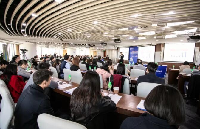 北京金融分析師協(xié)會(huì)副理事長、領(lǐng)沨資本合伙人舒明,CFA致歡迎詞