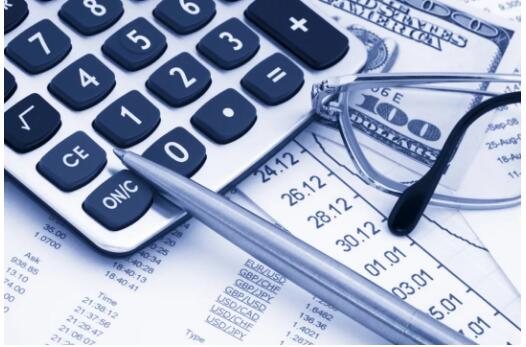 殘指模型的估值減少對未來預(yù)測的依賴，現(xiàn)值部分占了估值的大頭。