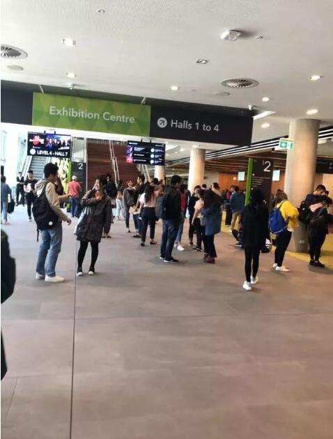 還沒開考整個(gè)氣氛緊張了起來(lái)，滿滿的cfa考前肅殺感