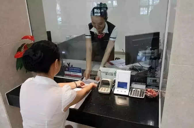 南京銀行是帶著耀眼的光環(huán)上市的。