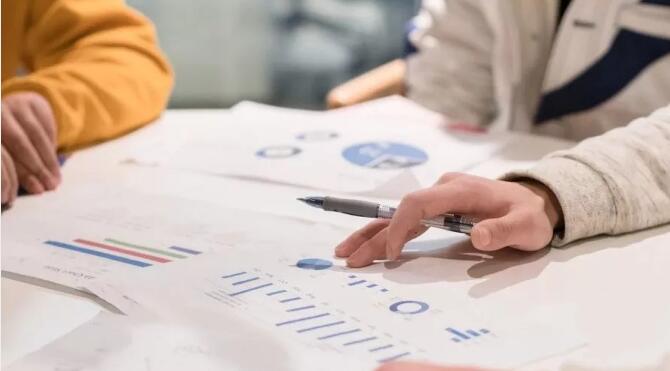 會(huì)更愿意錄取通過(guò)級(jí)別更高的CFA人，并給予較高的薪資待遇