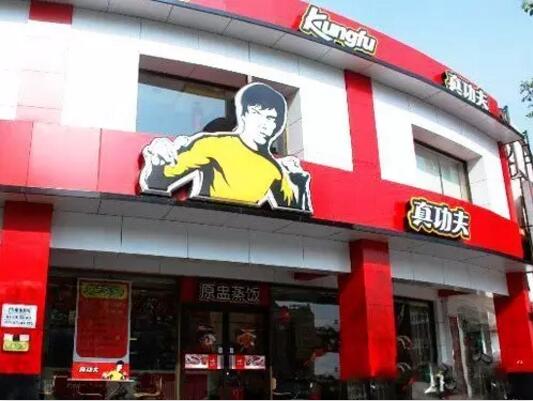 夫妻二人及潘宇海各持50%股權(quán)，潘敏峰自動(dòng)放棄股權(quán)。