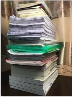 CFA二三級的備考資料堆起來也這么高了