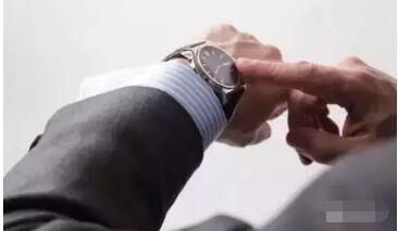 每份函證拆了裝訂才能飛（自動掃描），飛完要重新裝訂，需要保證順序不亂