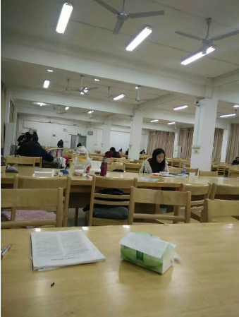 過年之前的圖書館，人很少，難得的清凈