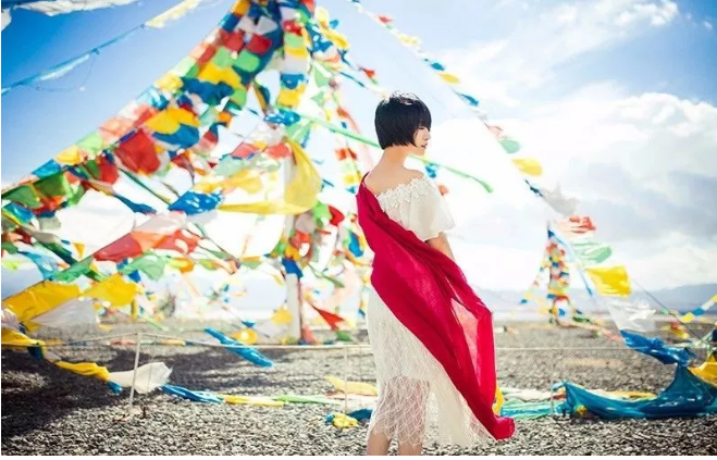 當(dāng)我們面對(duì)柵欄的時(shí)候，不要急著拼命去跨越它，試著后退一點(diǎn)，或許會(huì)發(fā)現(xiàn)更好的方法。