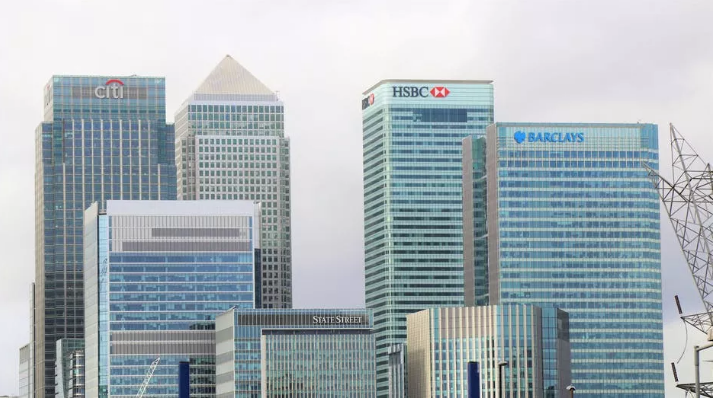 德意志銀行2018年開放職位約60000個(gè)，但收到110000個(gè) application，2018年比2017年同期申請人數(shù)增加20%。