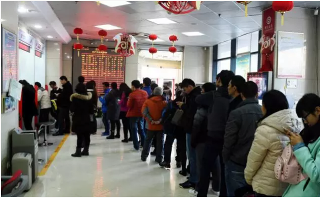 能辦的機器人辦，不能辦的遠程給你辦，總之就是網(wǎng)點不要人