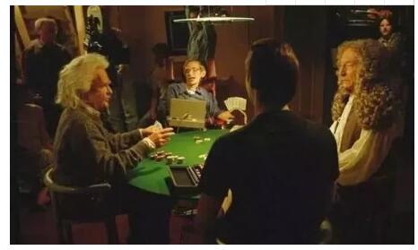 在星際迷航：下一代里與學(xué)界大牛們四人湊一桌搓麻。