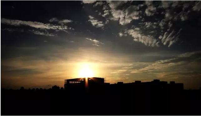 就像刷臉付款一樣，有人也在擔(dān)憂老人。其實這都是借口，是你內(nèi)心害怕被時代拋棄的借口