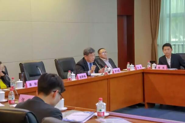 加強(qiáng)職業(yè)道德教育，以及風(fēng)險(xiǎn)管理人才具體的職業(yè)發(fā)展建議等話題暢所欲言，令現(xiàn)場(chǎng)學(xué)生和校友們頗受啟發(fā)。