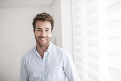 近年來(lái)，大學(xué)生出現(xiàn)了一種“慢就業(yè)”現(xiàn)象，引人關(guān)注