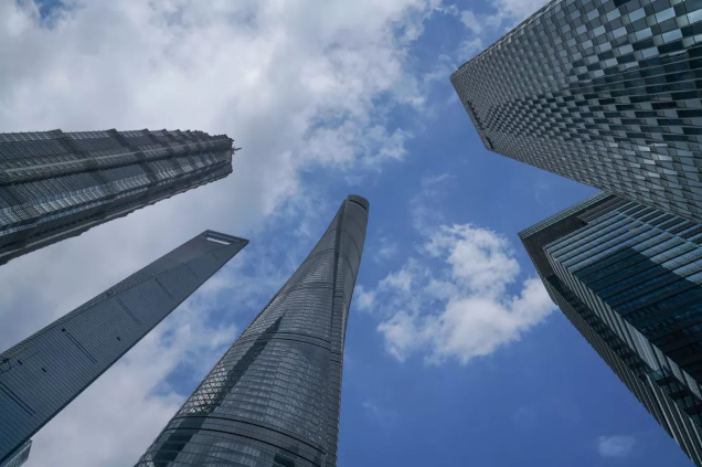 E租寶、大大、中晉等騙子公司幾乎在每個(gè)樓里都設(shè)立了自己的行騙據(jù)點(diǎn)