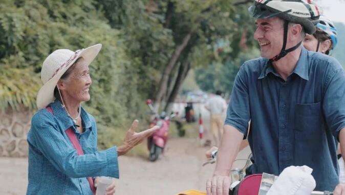 來自法國，就說Bonjour。