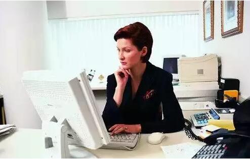 CFA各級(jí)別的考試分別有不同的側(cè)重點(diǎn)，對(duì)考生進(jìn)行了不同角度的考核