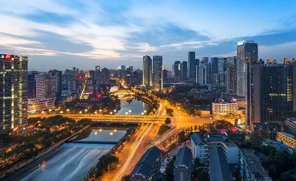 還是面對層層疊疊的Excel瘋狂敲擊鍵盤