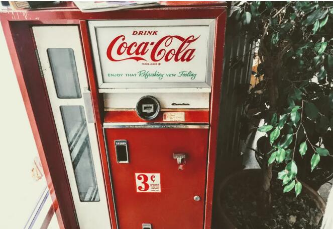 可口可樂的產(chǎn)品在過去100多年里沒有發(fā)生任何有意義的變化——這正是巴菲特作為投資者和消費(fèi)者都喜歡的方式。