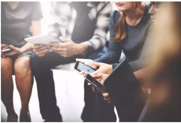 19:35 在投行，如果6點(diǎn)半之前訂晚餐