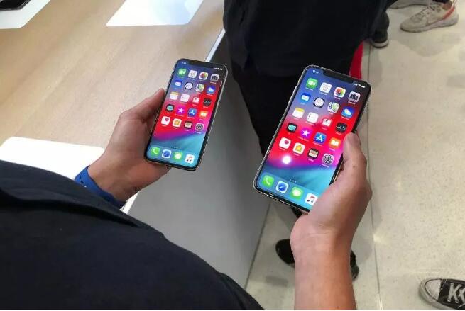 上面這倆是全新一代 iPhone 的普適性問題，下面來逐機(jī)看下