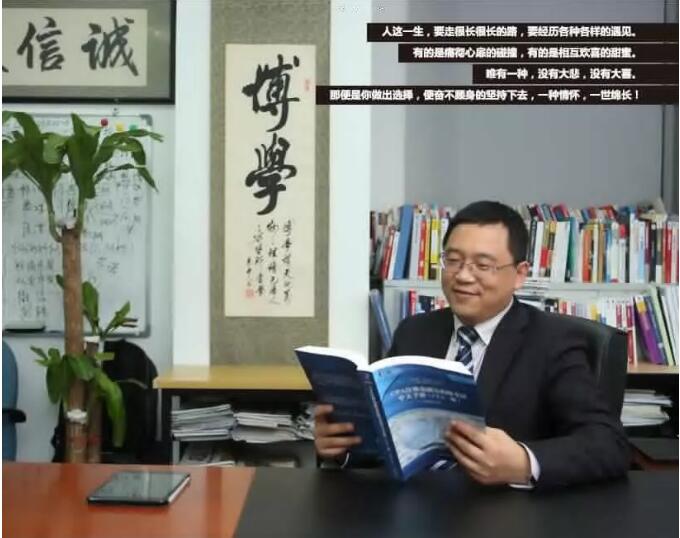 18歲，他以優(yōu)異的成績考入中國人民大學投資學專業(yè)!