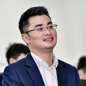 周巍